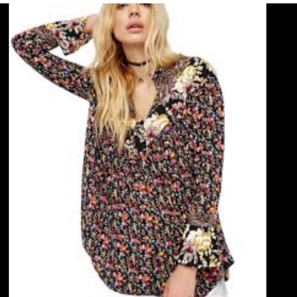 Free People Wildflower Fields Henley Top size Small T104